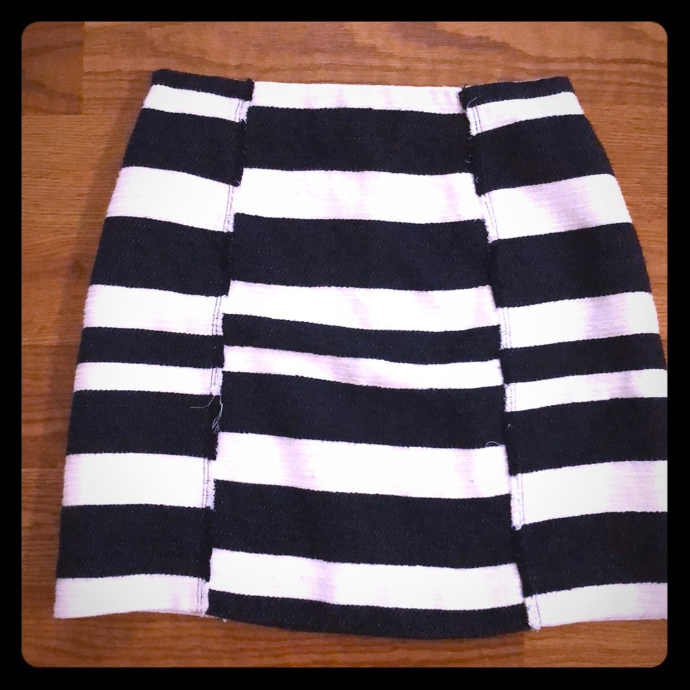 Loft Skirt- navy and white